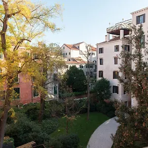 rialto-venice-30125.hotelslidodijesolo.com/